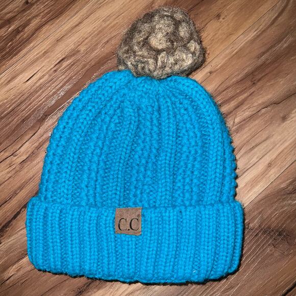 Trendy Blue Fuzzy Lined Fur Pom Winter C.C  Exclusives Beanie One Size - Picture 1 of 7